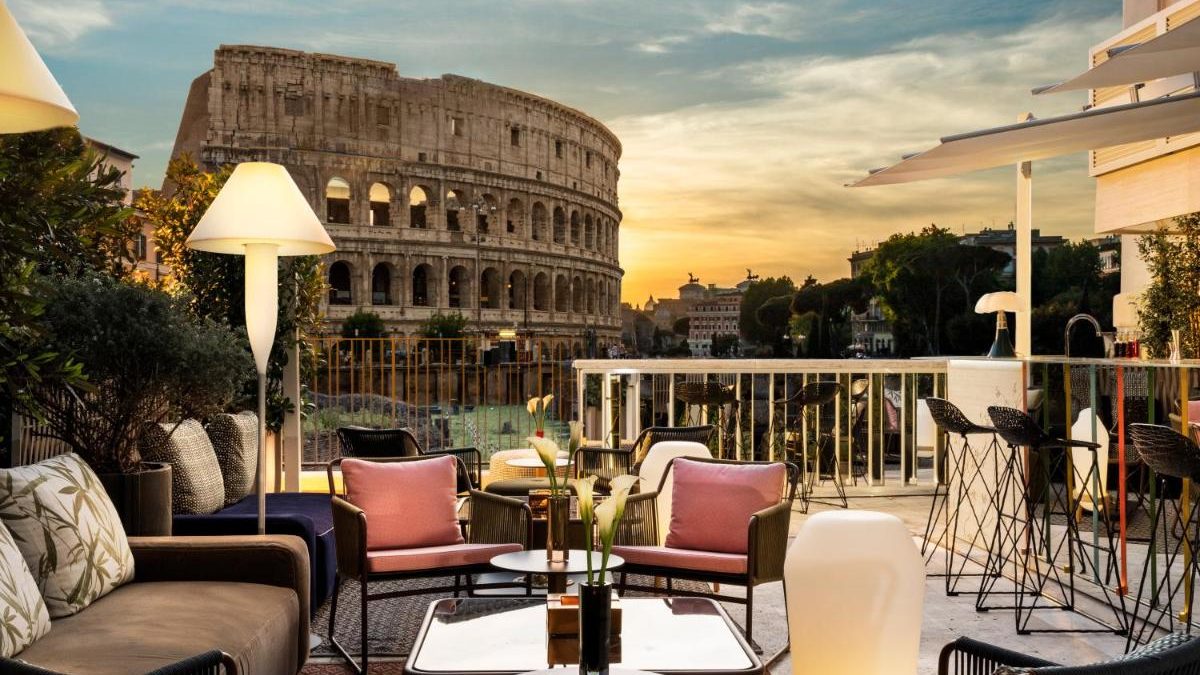 The Palazzo Manfredi. Stay in Rome. 