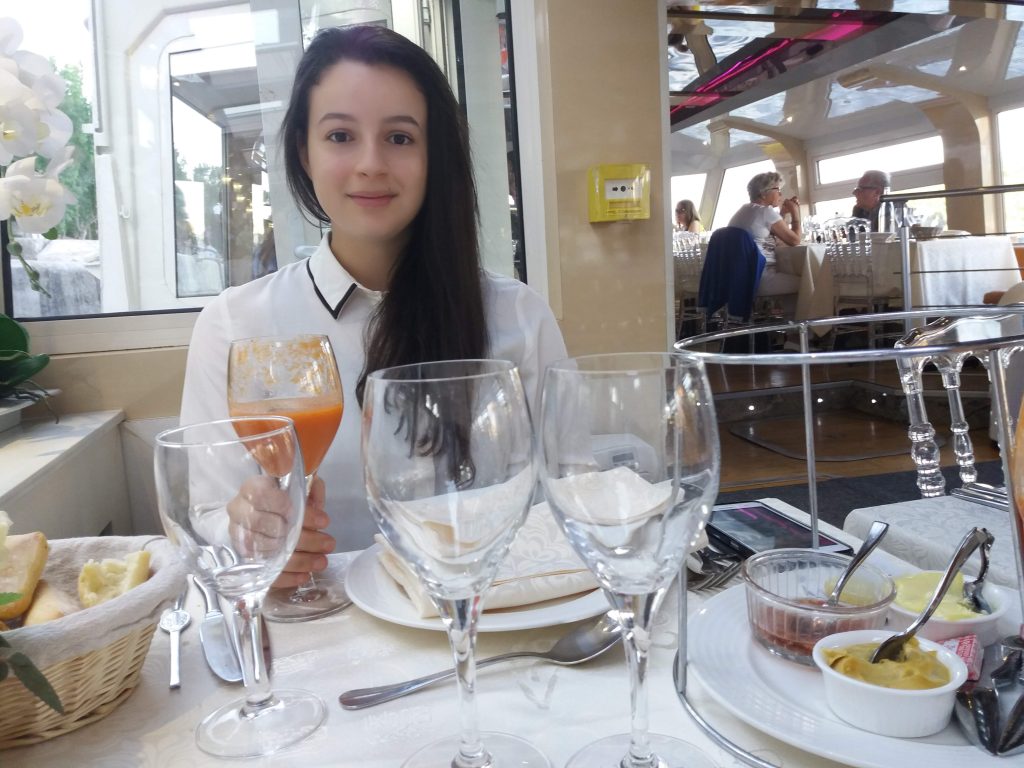 Dinner cruise in Paris